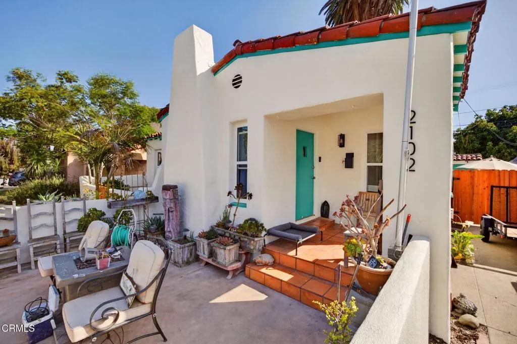 5-web-or-mls-Upmarketmedia_2102Cha-012