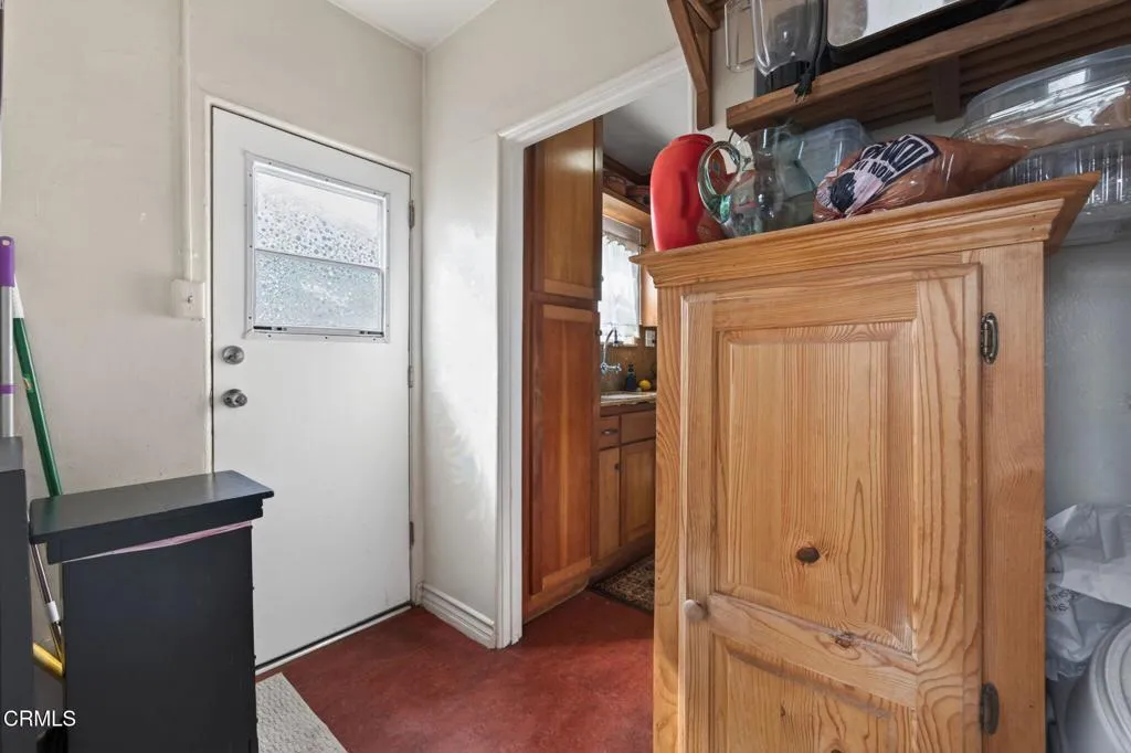 18-web-or-mls-Upmarketmedia_2102Cha-048