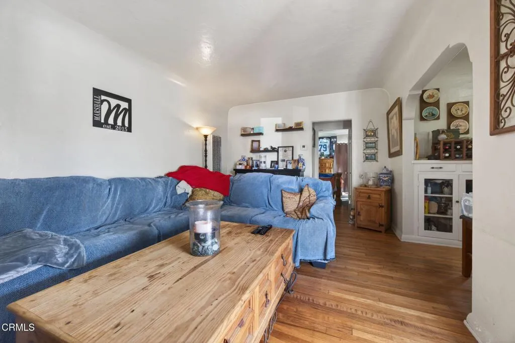 9-web-or-mls-Upmarketmedia_2102Cha-020