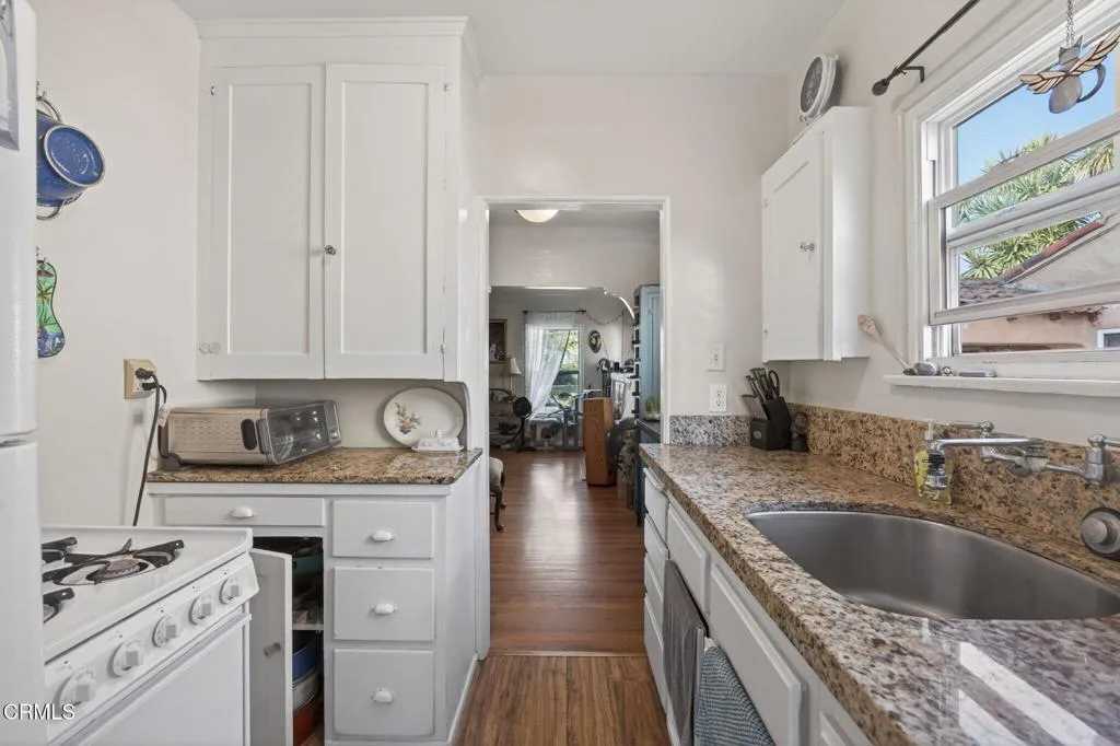 25-web-or-mls-Upmarketmedia_2102Cha-073