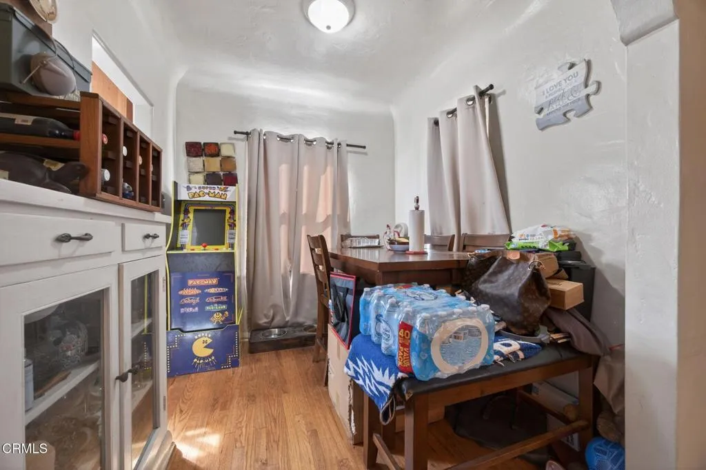 12-web-or-mls-Upmarketmedia_2102Cha-028