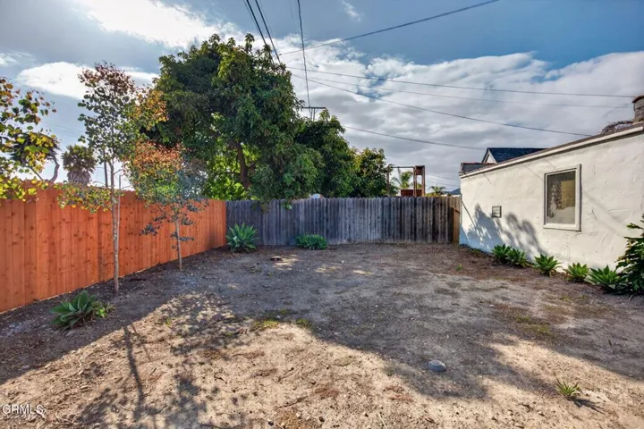 33-web-or-mls-Upmarketmedia_2102Cha-099