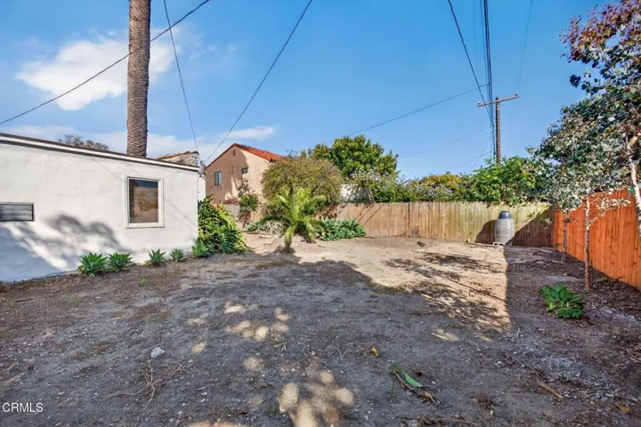34-web-or-mls-Upmarketmedia_2102Cha-101