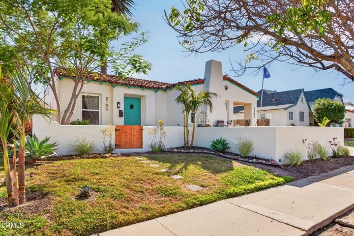 3-web-or-mls-Upmarketmedia_2102Cha-008