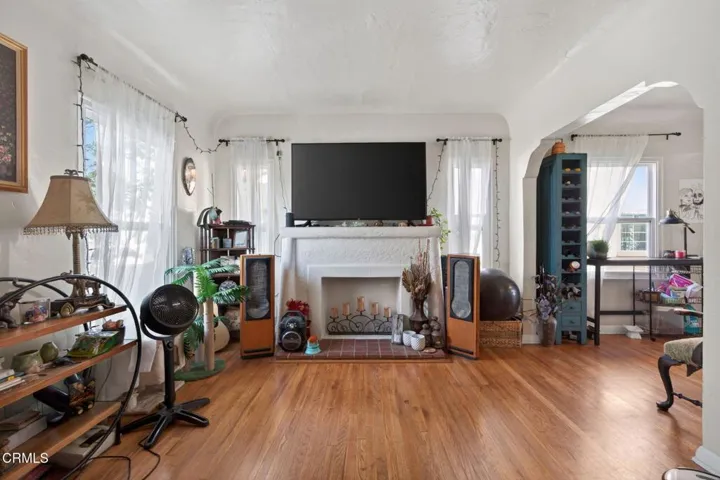 20-web-or-mls-Upmarketmedia_2102Cha-058