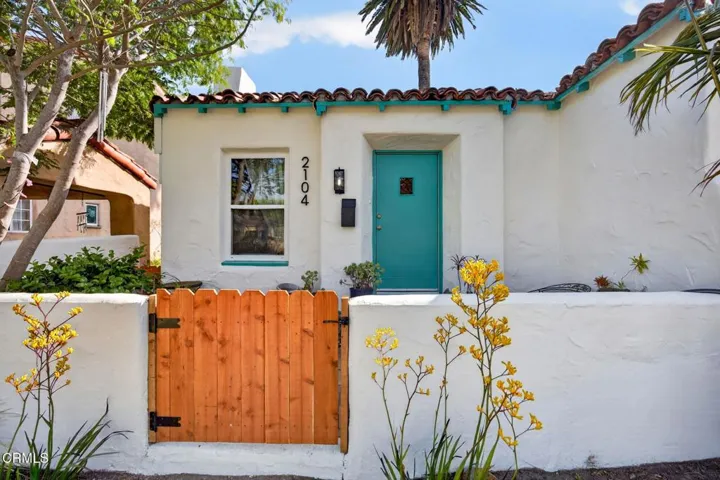 4-web-or-mls-Upmarketmedia_2102Cha-049