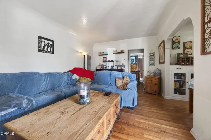 9-web-or-mls-Upmarketmedia_2102Cha-020