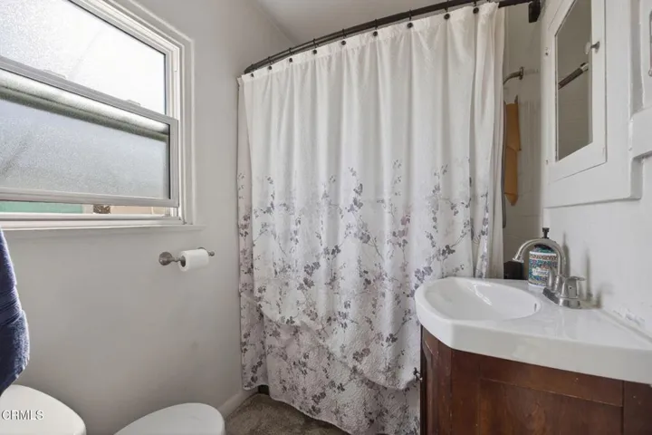 17-web-or-mls-Upmarketmedia_2102Cha-043