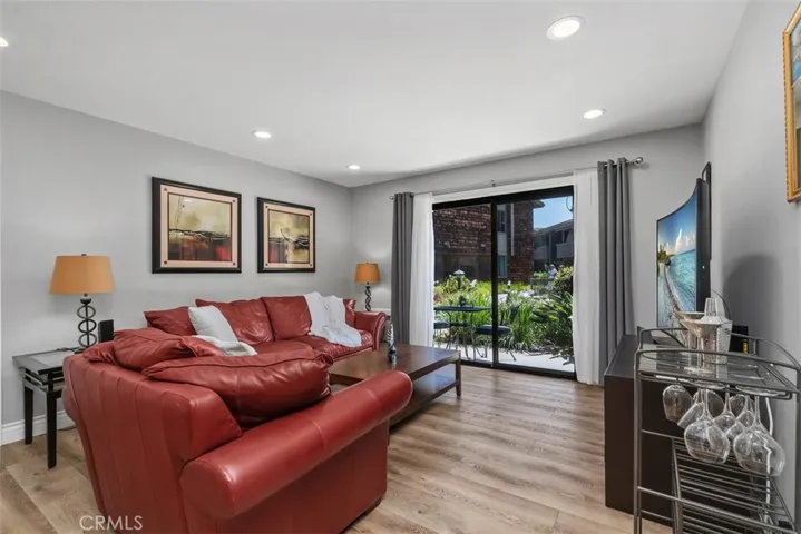 The TV image was placed in the TV by the photography company.