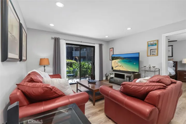 The TV image was placed in the TV by the photography company.