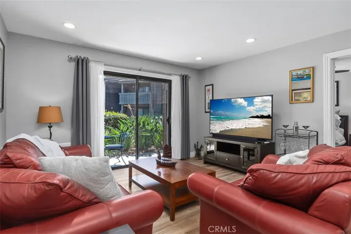 The TV image was placed in the TV by the photography company.