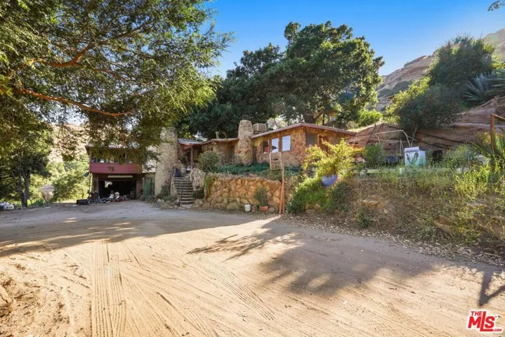 670 Bryant Drive, Canoga Park, California 91304