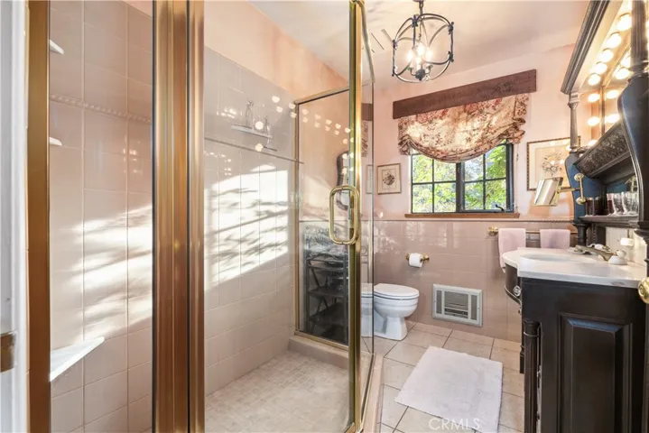 Guest bathroom.