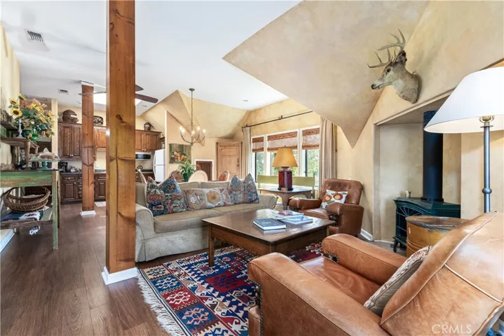 Beautifully appointed licensed carriage house.