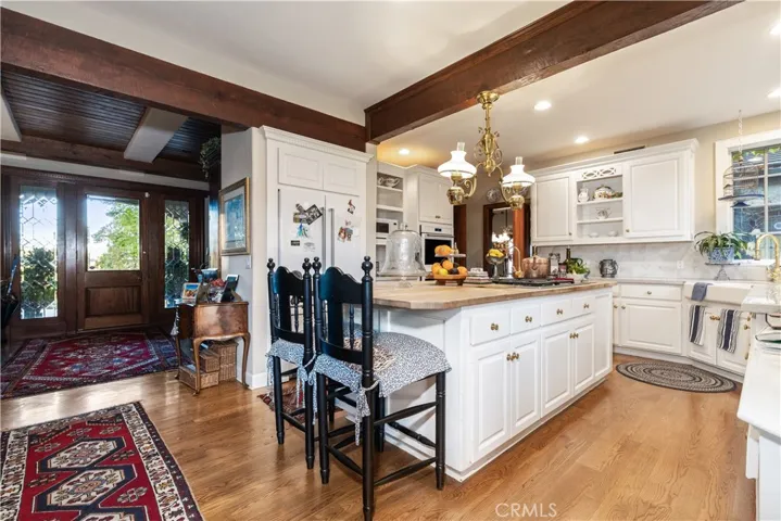 Great kitchen for entertaining.