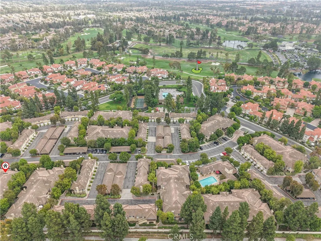Short Walk to 2 Pools, 3 Spas, Gym, Clubhouse, Tennis and Golf!