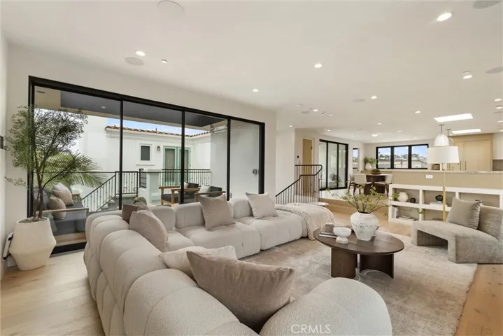 409 Crest Drive, Manhattan Beach, California 90266