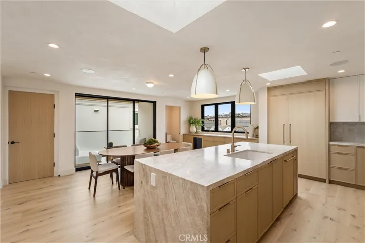 409 Crest Drive, Manhattan Beach, California 90266