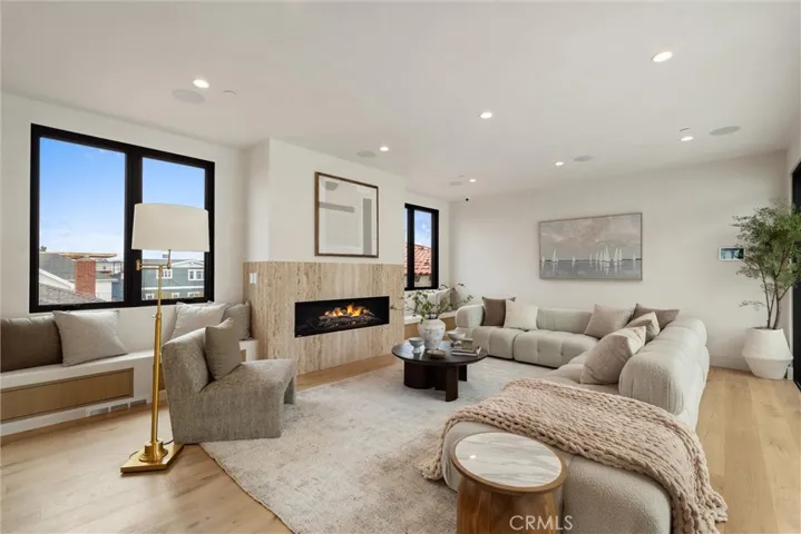 409 Crest Drive, Manhattan Beach, California 90266