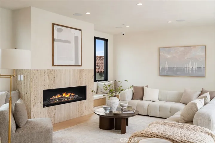 409 Crest Drive, Manhattan Beach, California 90266