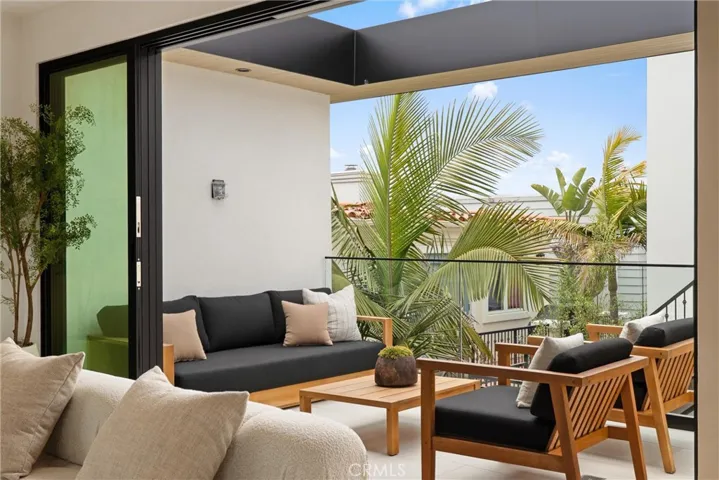 409 Crest Drive, Manhattan Beach, California 90266