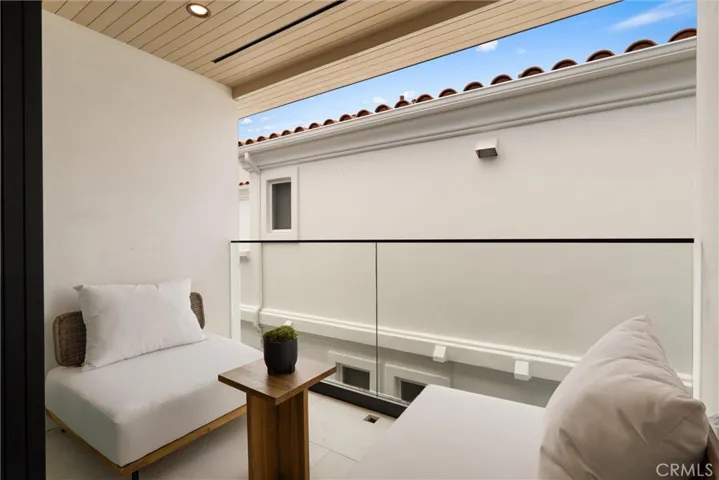 409 Crest Drive, Manhattan Beach, California 90266