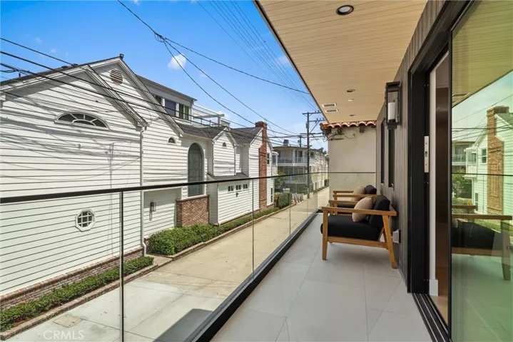 409 Crest Drive, Manhattan Beach, California 90266