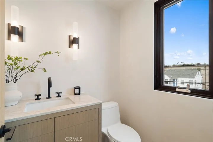 409 Crest Drive, Manhattan Beach, California 90266