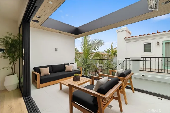 409 Crest Drive, Manhattan Beach, California 90266