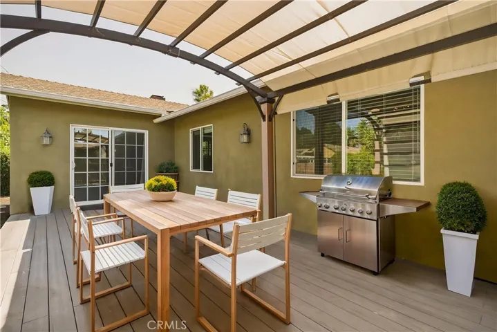 Deck virtually staged