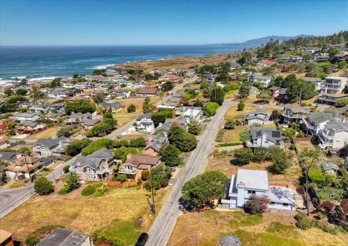 2098 Oxford Avenue, Cambria, California 93428