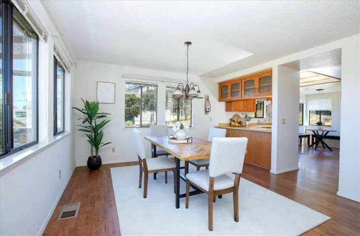 2098 Oxford Avenue, Cambria, California 93428