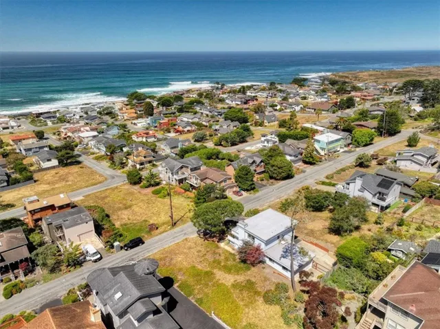 2098 Oxford Avenue, Cambria, California 93428