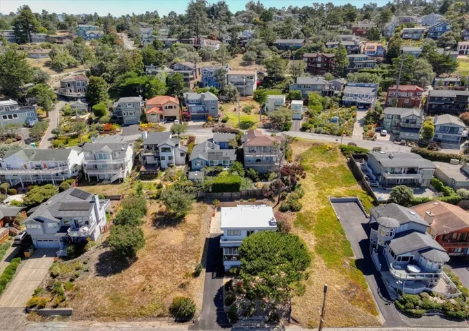 2098 Oxford Avenue, Cambria, California 93428