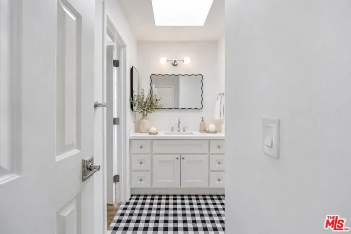 Duly Entry Bathroom, Virtually