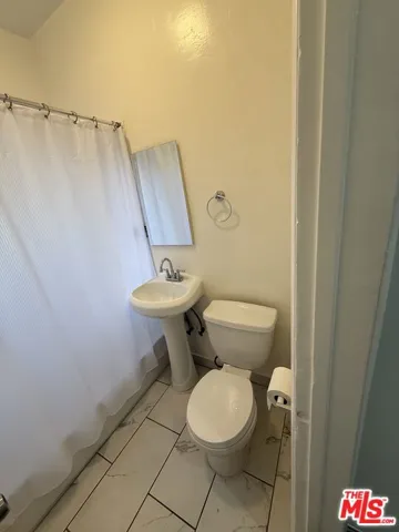 738 New Hampshire Avenue 207, Los Angeles, California 90005