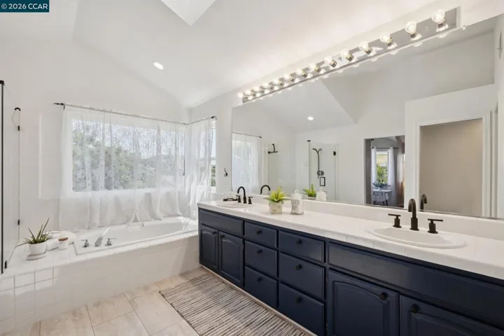 2724 De La Briandais Ct, Pinole, California 94564