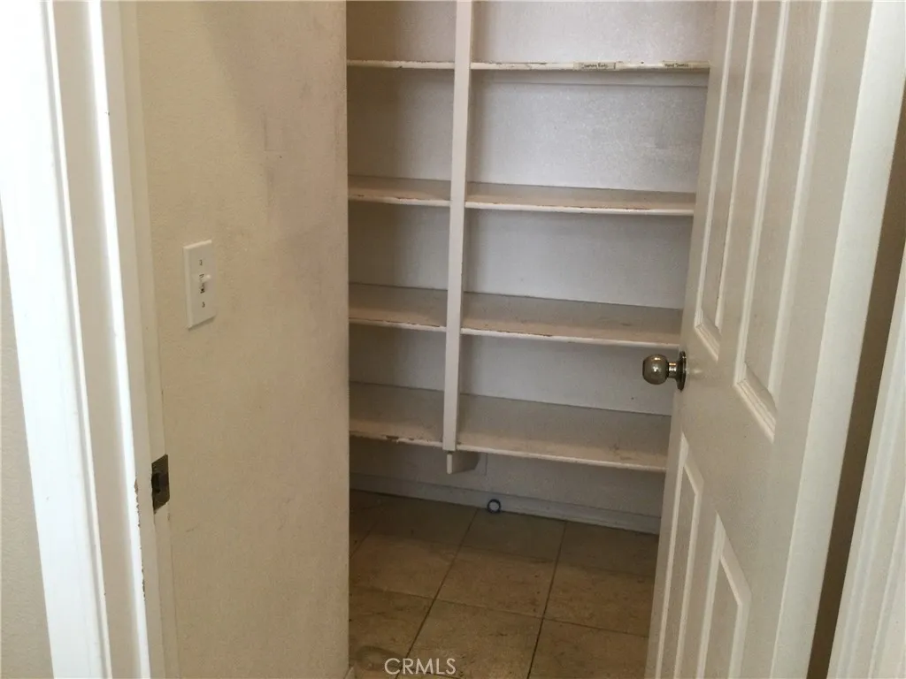 Walking pantry