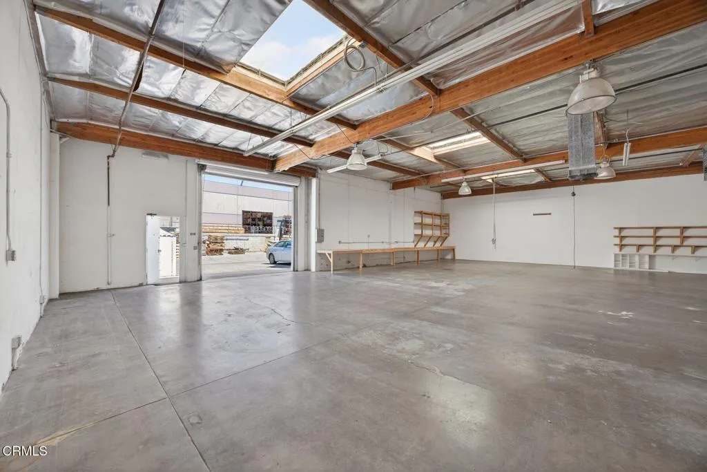 Has Skylights
