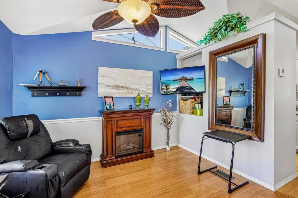 8-web-or-mls-Avenue 44-S1905-008