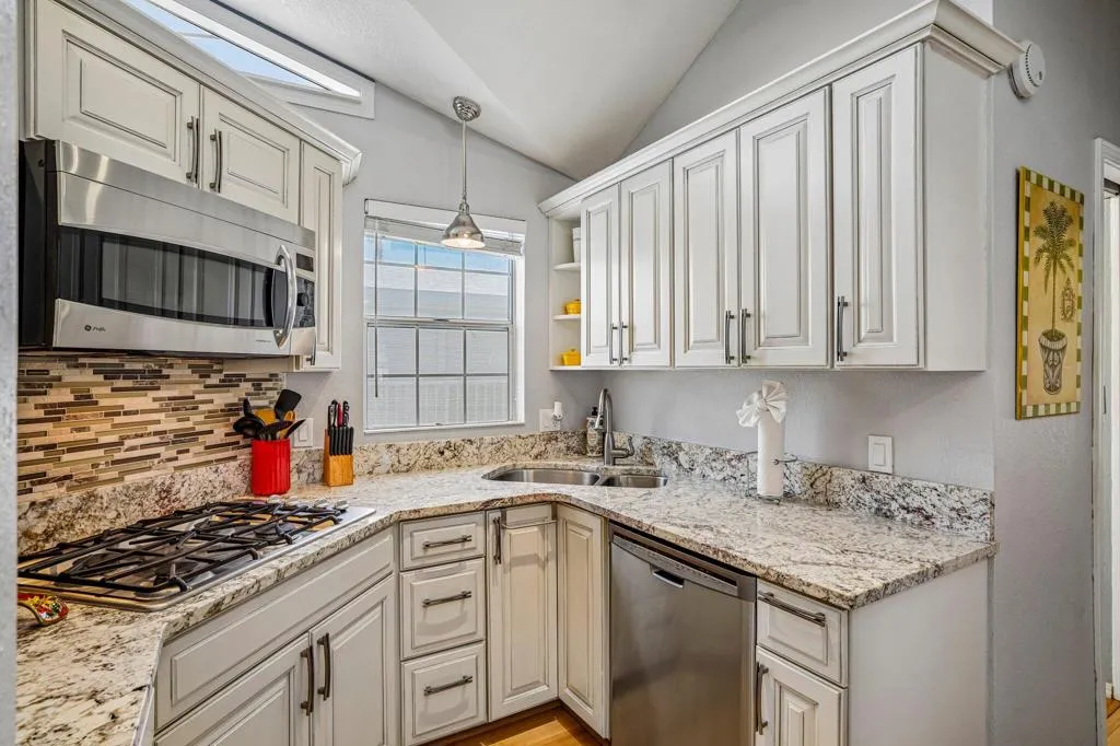 11-web-or-mls-Avenue 44-S1905-011