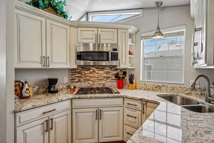 12-web-or-mls-Avenue 44-S1905-012