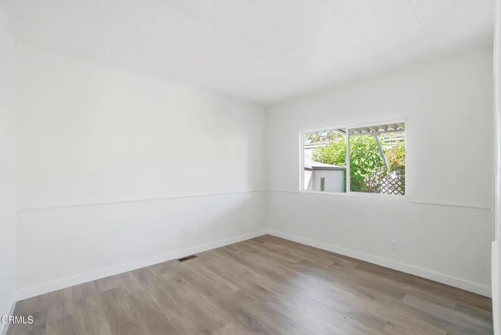 26_bedroom