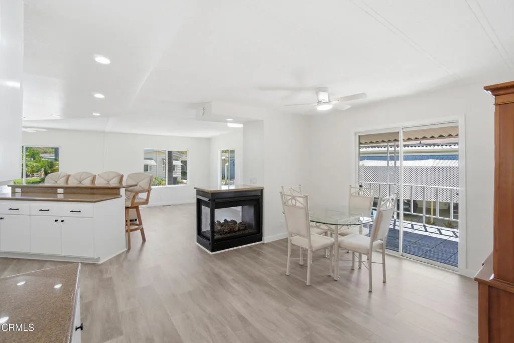 18_dining area