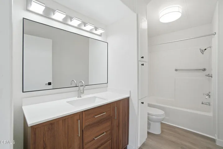 25_bathroom
