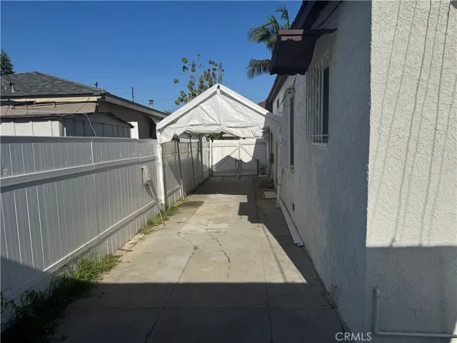 LONG DRIVEWAY