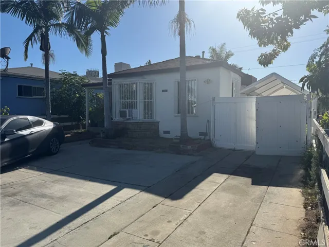 FRONT OF HOUSE