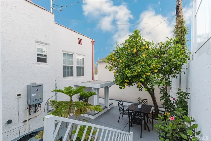 729 Glenmore Boulevard, Glendale, California 91206