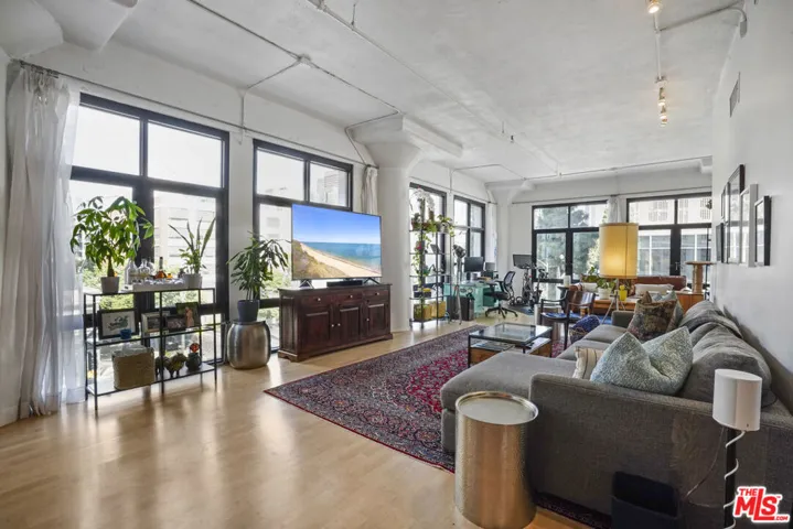 330 W 11th Street 306, Los Angeles, California 90015