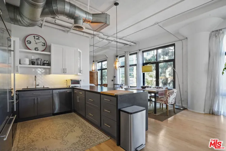 330 W 11th Street 306, Los Angeles, California 90015
